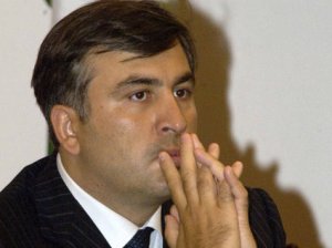Соратники Саакашвили были забросаны яйцами