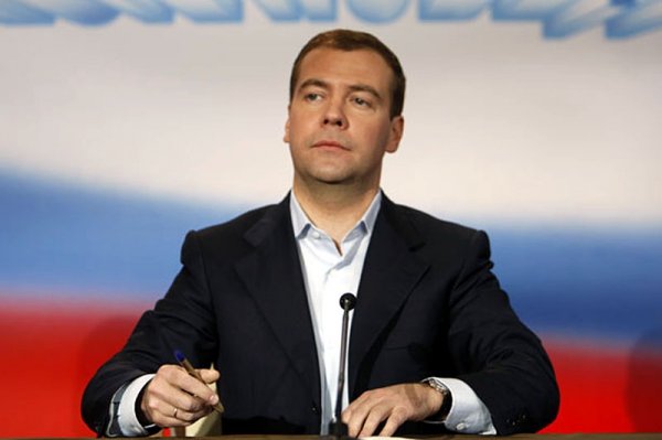 Медведев поручил решить вопрос обязательного страхования жилых помещений