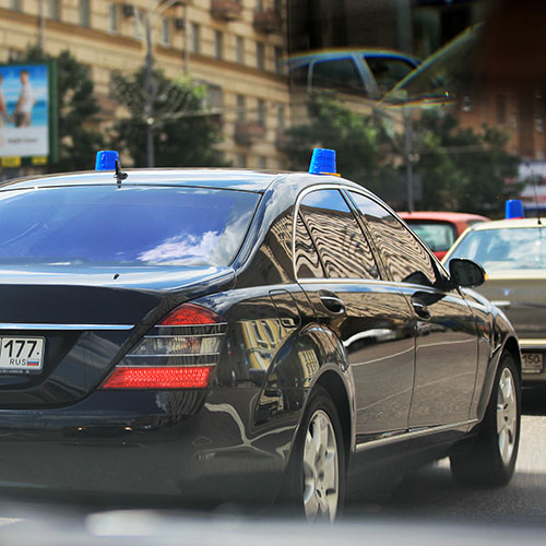 Служебные авто для российских чиновников ограничили по мощности