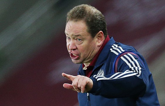 Главный тренер российской футбольной сборной пообещал уйти в отставку