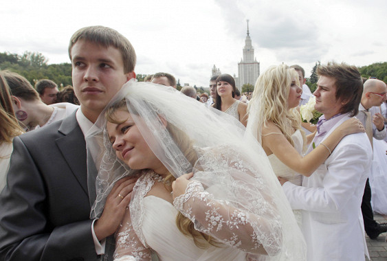 Теперь регистрировать браки в России станет ещё проще