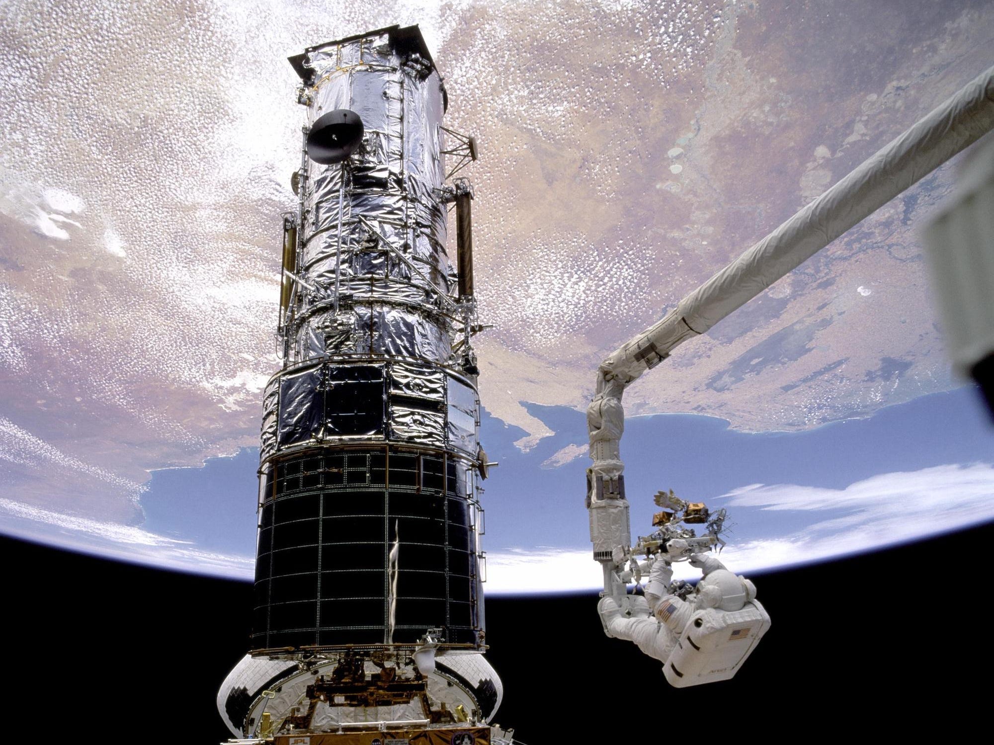 Хаббл вернулся! Рискованный маневр спасает самый мощный в мире космический телескоп
