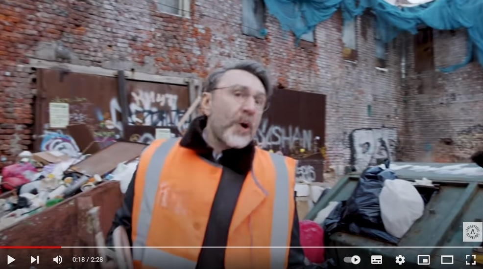 Кадры переполненной мусорной площадки на Ефимова попали в Сеть до клипа Шнурова