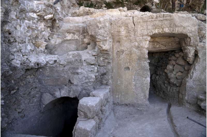 Установка лифта в Старом Иерусалиме привела к удивительной находке