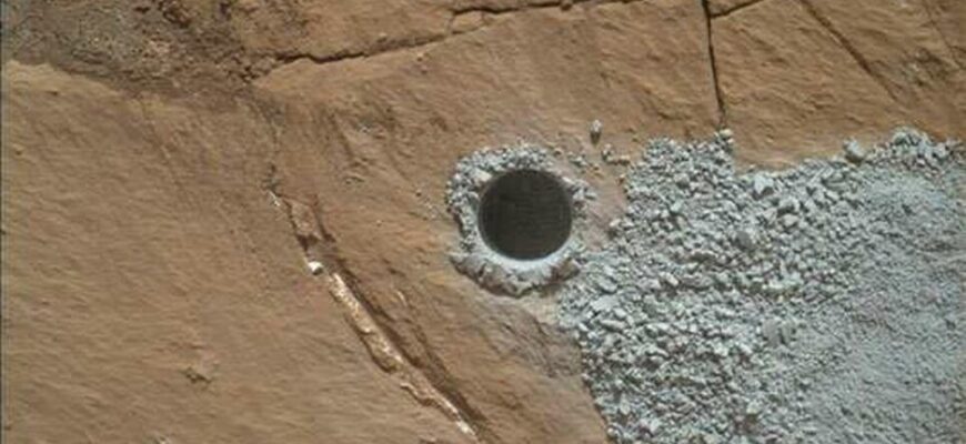 Взрывное извержение вулкана на Марсе привело к образованию редкого минерала тридимита