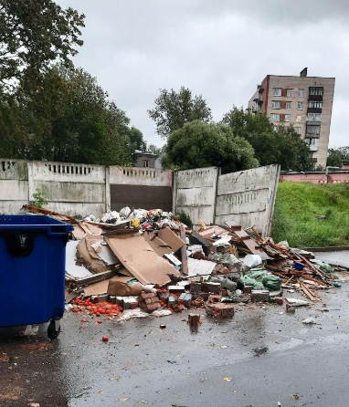 Спустя восемь месяцев мусорной реформы петербургские коммунальщики так и не научились вывозить мусор