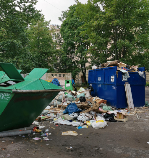 Спустя восемь месяцев мусорной реформы петербургские коммунальщики так и не научились вывозить мусор