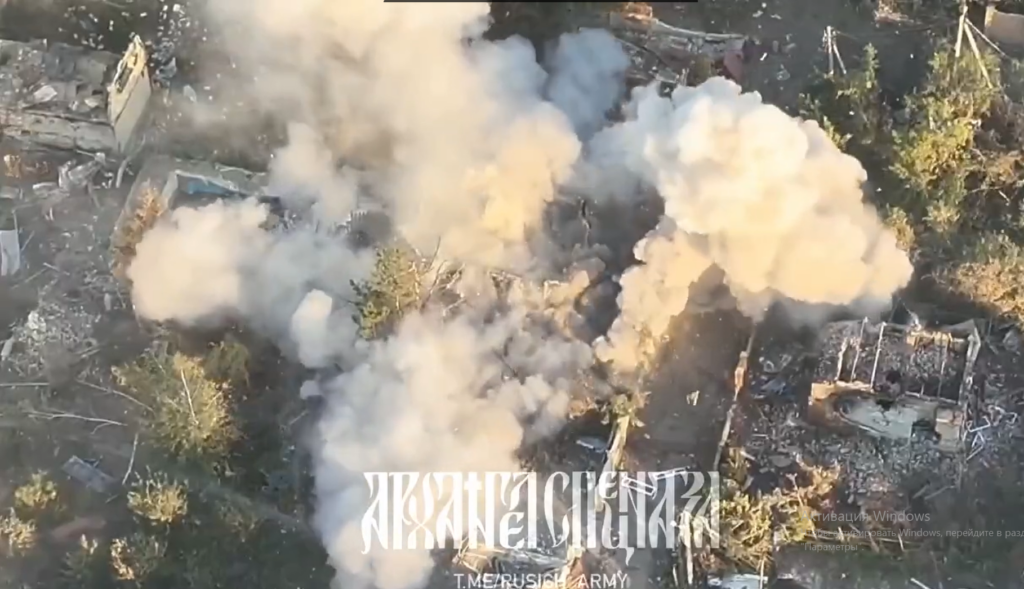 Боец РФ с противотанковой миной в руках уничтожил здание с солдатами ВСУ