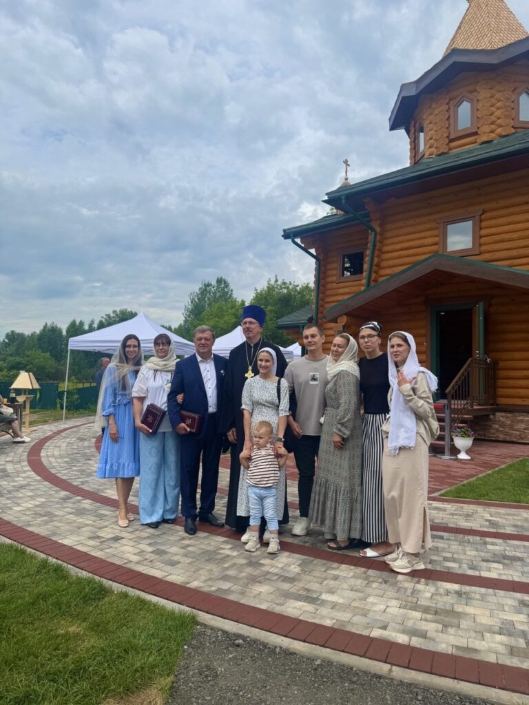 Ради освящения Храма святого Феодора Томского люди шли пешком сотни километров. Святыню построила семья томичей - Кляйн